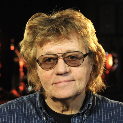 Bev Bevan Autograph Profile by RACC - Bev Bevan Autographs, Signing