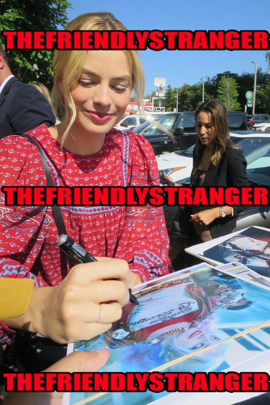 Margot Robbie Signing Autograph for RACC Autograph Collector THEFRIENDLYSTRANGER