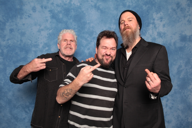 Ron Perlman Ryan Hurst Photo with RACC Autograph Collector RB-Autogramme Berlin