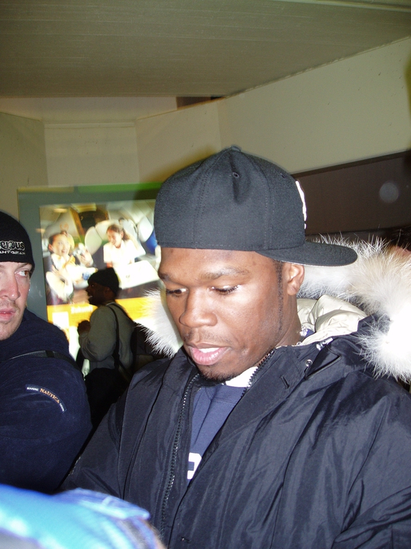50 Cent Signing Autographs for RACC Autograph Collector RB-Autogramme Berlin 50 Cent Signing Autograph for RACC Autograph Collector RB-Autogramme Berlin
