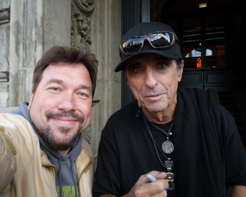 Alice Cooper Photo with RACC Autograph Collector RB-Autogramme Berlin Alice Cooper Photo with RACC Autograph Collector RB-Autogramme Berlin