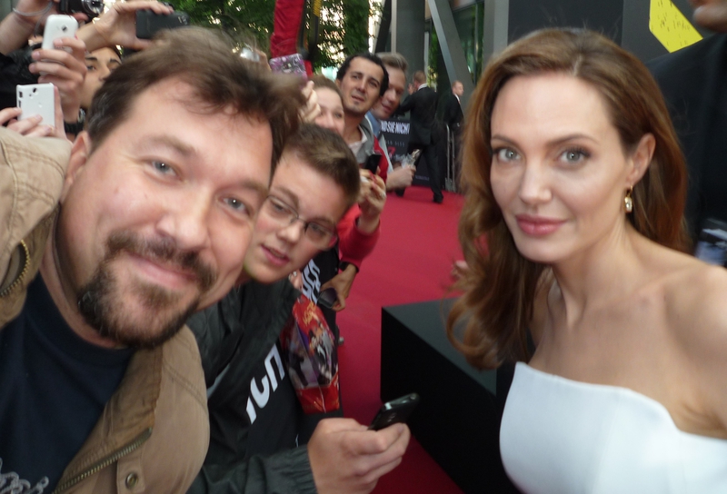 Angelina Jolie Photo with RACC Autograph Collector RB-Autogramme Berlin Angelina Jolie Photo with RACC Autograph Collector RB-Autogramme Berlin