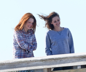 Julianne MooreKristen Stewart Julianne MooreKristen Stewart