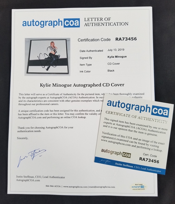 AutographCOA (ACOA) Authentication's Letter of Authenticity (LOA) is included. AutographCOA (ACOA)
Authentication's Letter of Authenticity (LOA) is included.