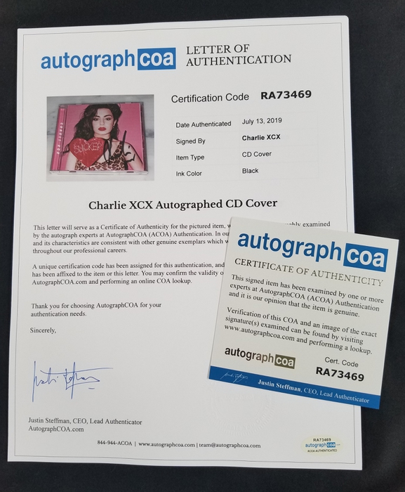 AutographCOA (ACOA) Authentication's Letter of Authenticity (LOA) is included. AutographCOA (ACOA)
Authentication's Letter of Authenticity (LOA) is included.