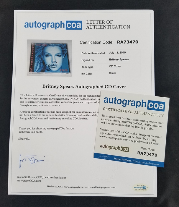 AutographCOA (ACOA) Authentication's Letter of Authenticity (LOA) is included. AutographCOA (ACOA)
Authentication's Letter of Authenticity (LOA) is included.
