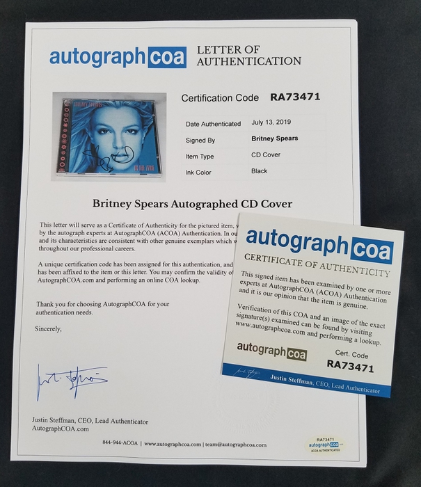 AutographCOA (ACOA) Authentication's Letter of Authenticity (LOA) is included. AutographCOA (ACOA)
Authentication's Letter of Authenticity (LOA) is included.
