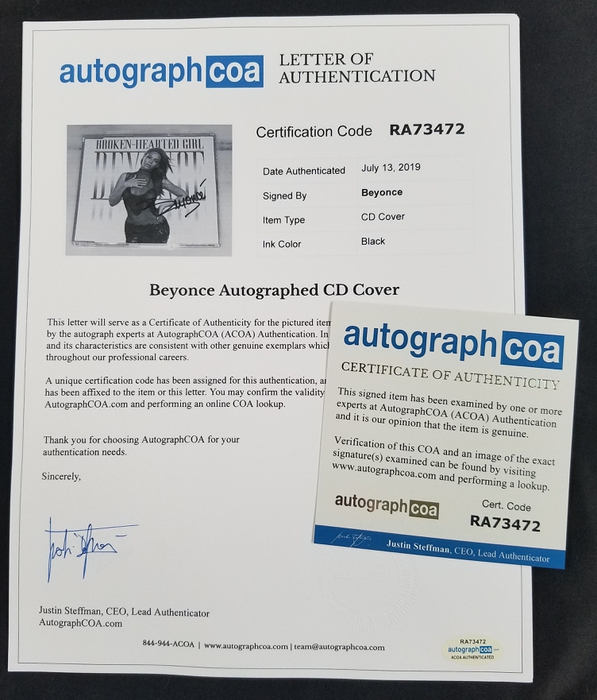 AutographCOA (ACOA) Authentication's Letter of Authenticity (LOA) is included. AutographCOA (ACOA)
Authentication's Letter of Authenticity (LOA) is included.