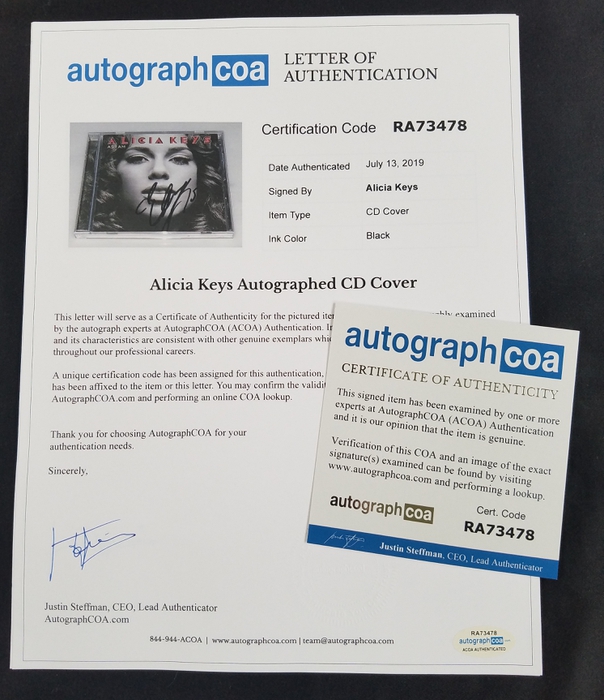 AutographCOA (ACOA) Authentication's Letter of Authenticity (LOA) is included. AutographCOA (ACOA)
Authentication's Letter of Authenticity (LOA) is included.