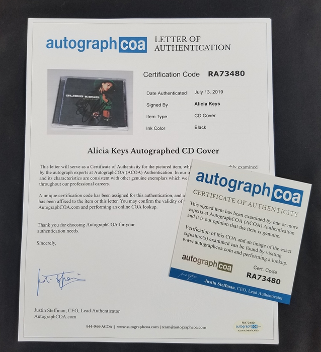 AutographCOA (ACOA) Authentication's Letter of Authenticity (LOA) is included. AutographCOA (ACOA)
Authentication's Letter of Authenticity (LOA) is included.