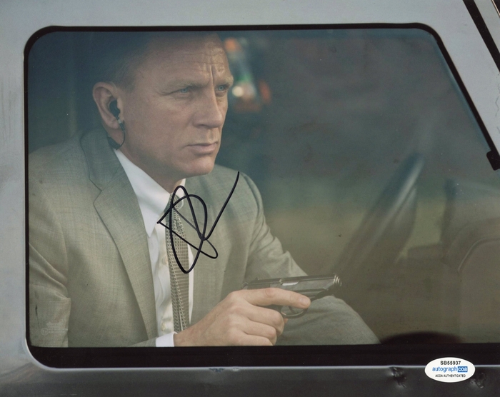 Item # 157780 - Daniel Craig "Spectre" AUTOGRAPH Signed 'James Bond' 8x10 Photo