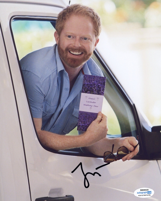 Item # 154902 - Jesse Tyler Ferguson "Modern Family" AUTOGRAPH Signed 'Mitchell' 8x10 Photo F