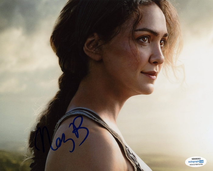Item # 154975 - Nazanin Boniadi "Lord of the Rings: Rings of Power" SIGNED Bronwyn 8x10 Photo D