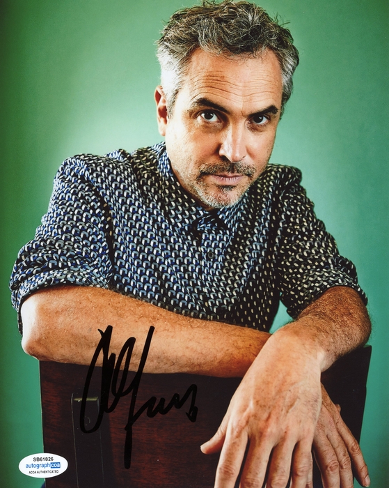 Item # 160143 - Alfonso Cuaron "Roma" Director AUTOGRAPH Signed 8x10 Photo