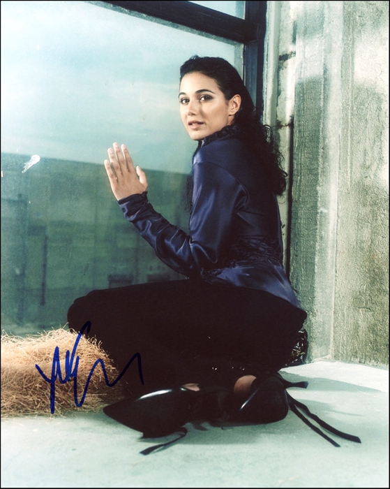 Item # 130488 - Emmanuelle Chriqui "Entourage" AUTOGRAPH Signed 8x10 Photo D