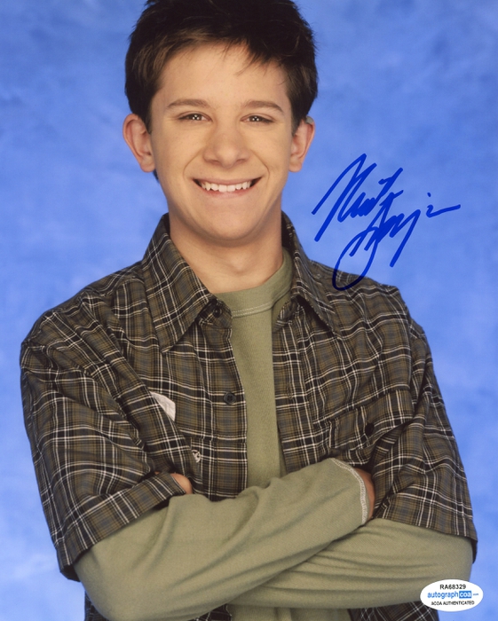 Item # 86909 - Martin Spanjers "8 Simple Rules" AUTOGRAPH Signed 8x10 Photo