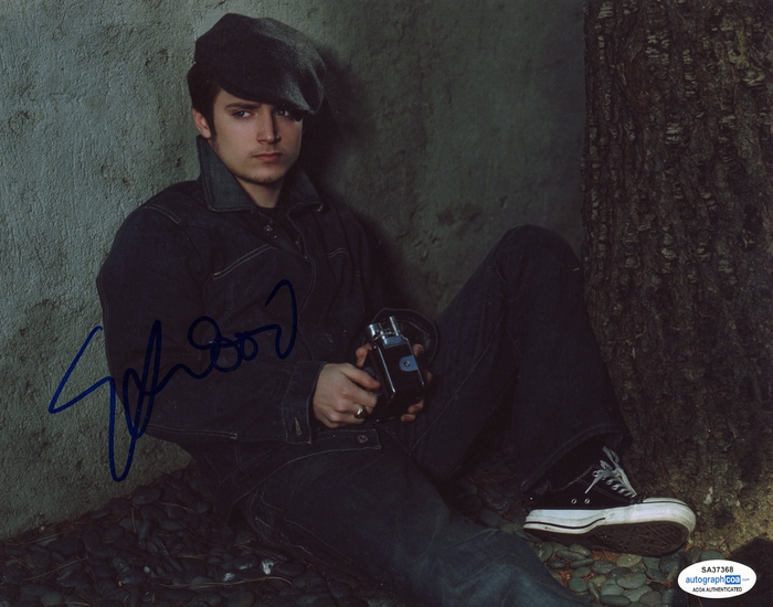 Item # 138154 - Elijah Wood "Green Street Hooligans" AUTOGRAPH Signed 8x10 Photo