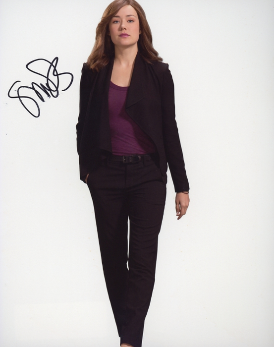 Item # 74782 - Megan Boone "The Blacklist" AUTOGRAPH Signed 8x10 Photo K