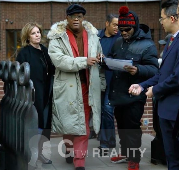 Samuel L. Jackson Photo with Authentic Autograph Dealer GTV Reality Samuel L. Jackson Photo with Authentic Autograph Dealer GTV Reality