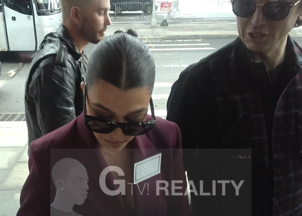 Kourtney Kardashian Proof Signing Photo from RACC Autograph Collector GTV Reality Kourtney Kardashian Proof Signing Photo from RACC Autograph Collector GTV Reality