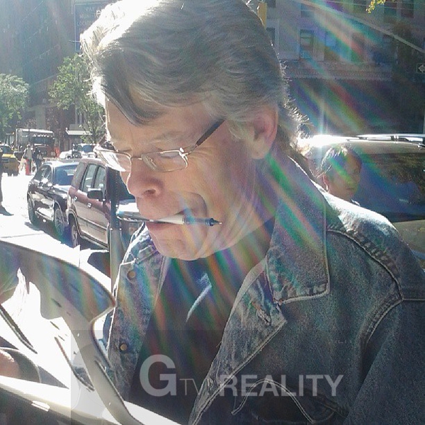 Stephen King Proof Signing Photo from RACC Autograph Collector GTV Reality Stephen King Proof Signing Photo from RACC Autograph Collector GTV Reality